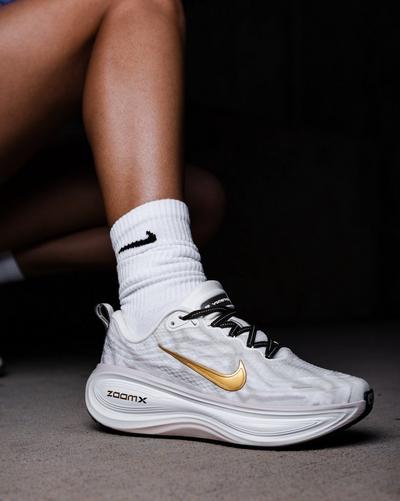Nike Vomero Plus "Summit White/Metallic Gold/Dark Hazel"