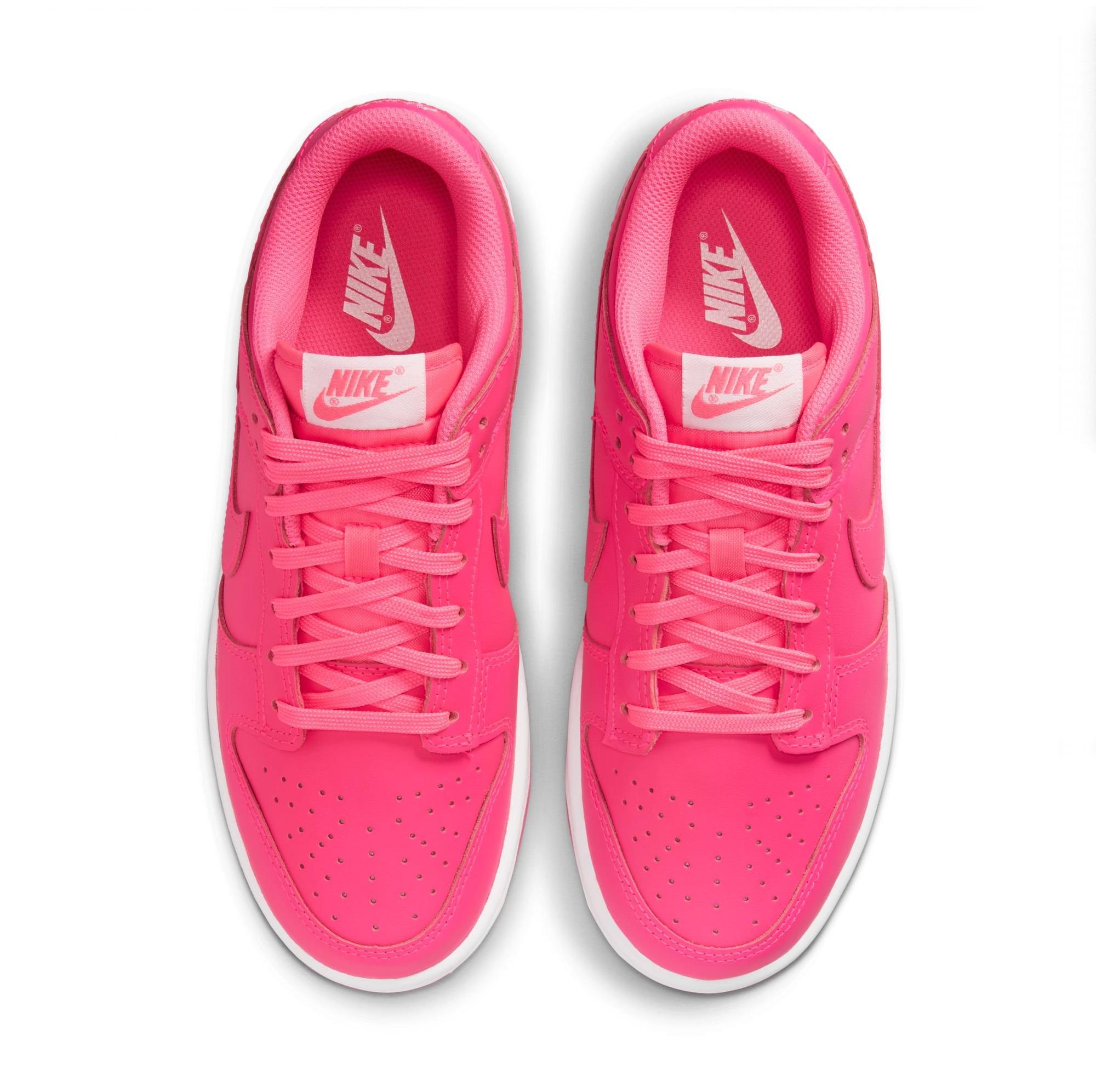 womens nike sneakers pink