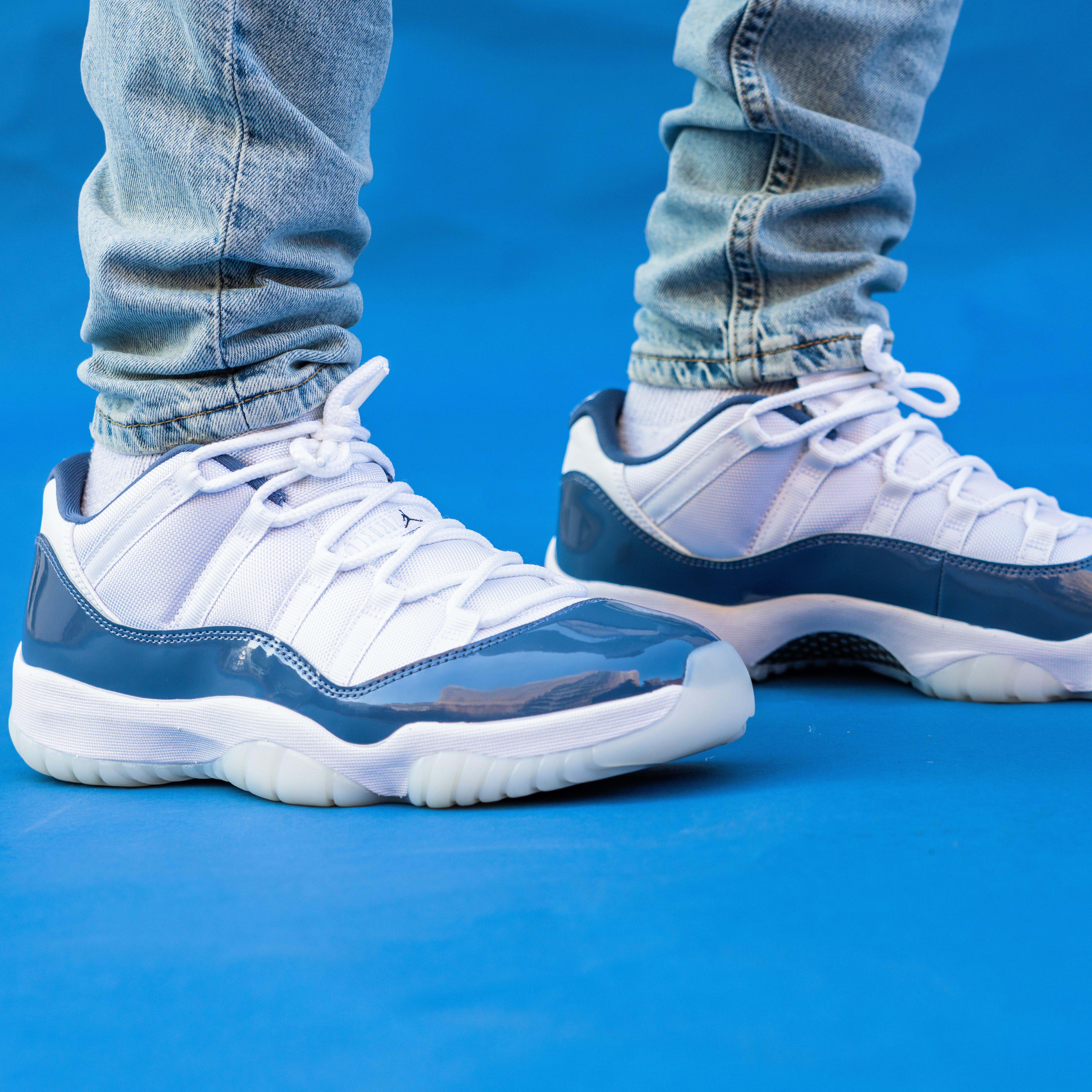 Blue white jordan 11 deals