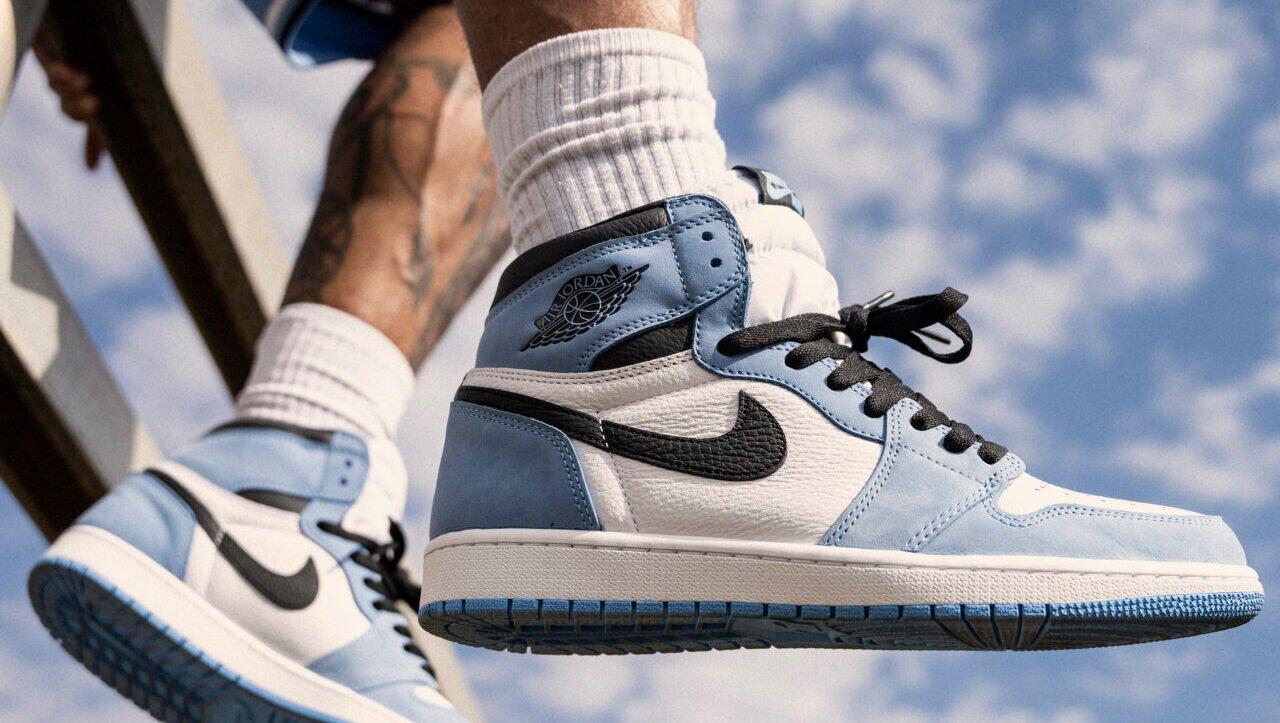 Sneakers Release University Blue UNC