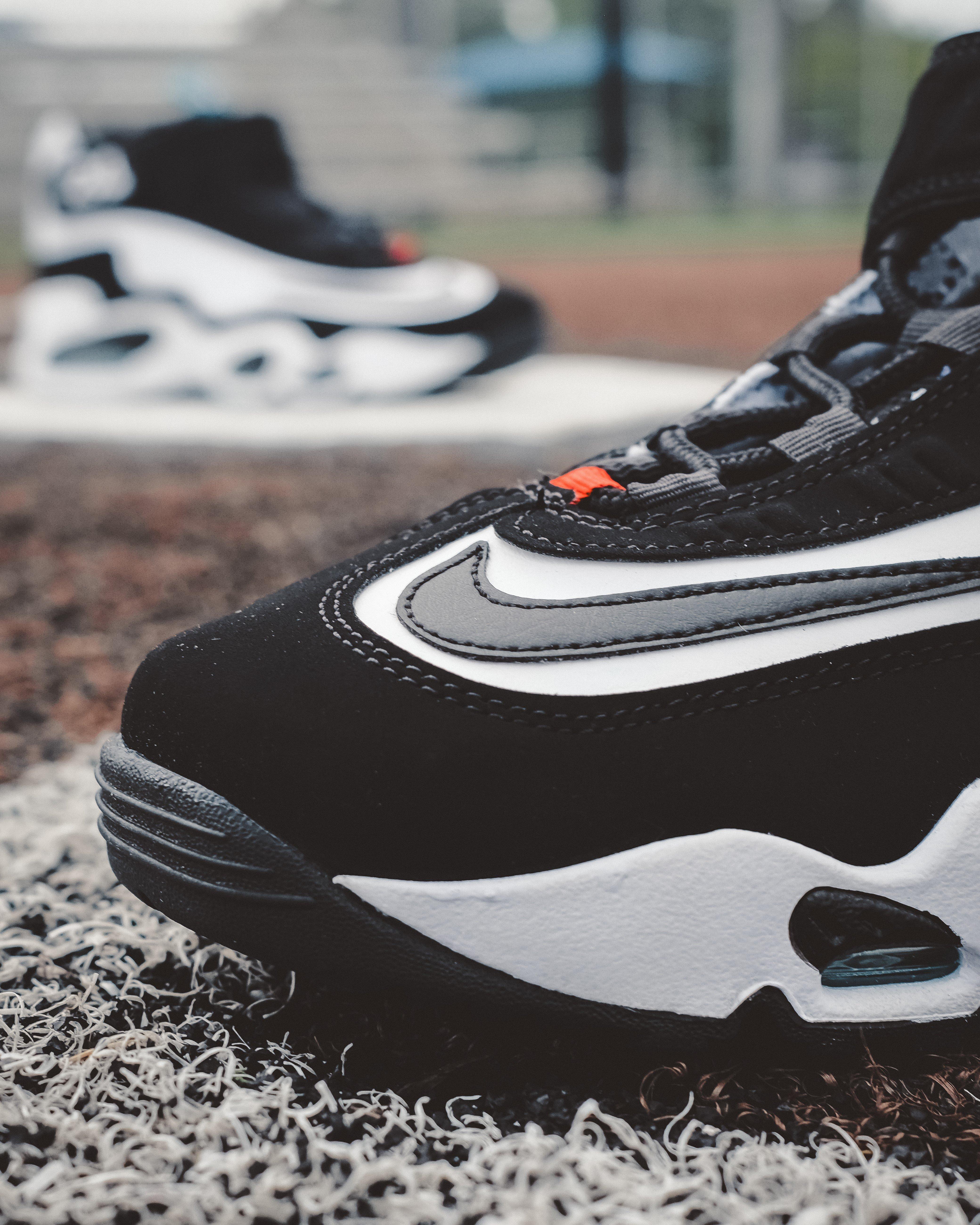 Nike Air Griffey Max 1 "Freshwater&rdquo; Men's Lace Detail