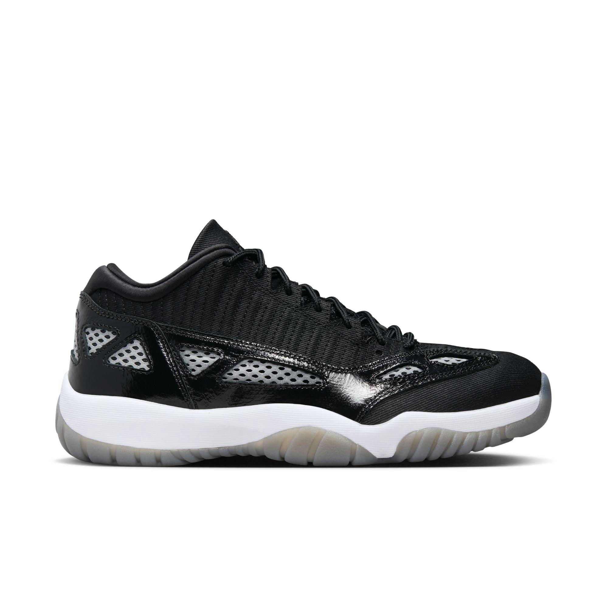 Retro 11 store black and white