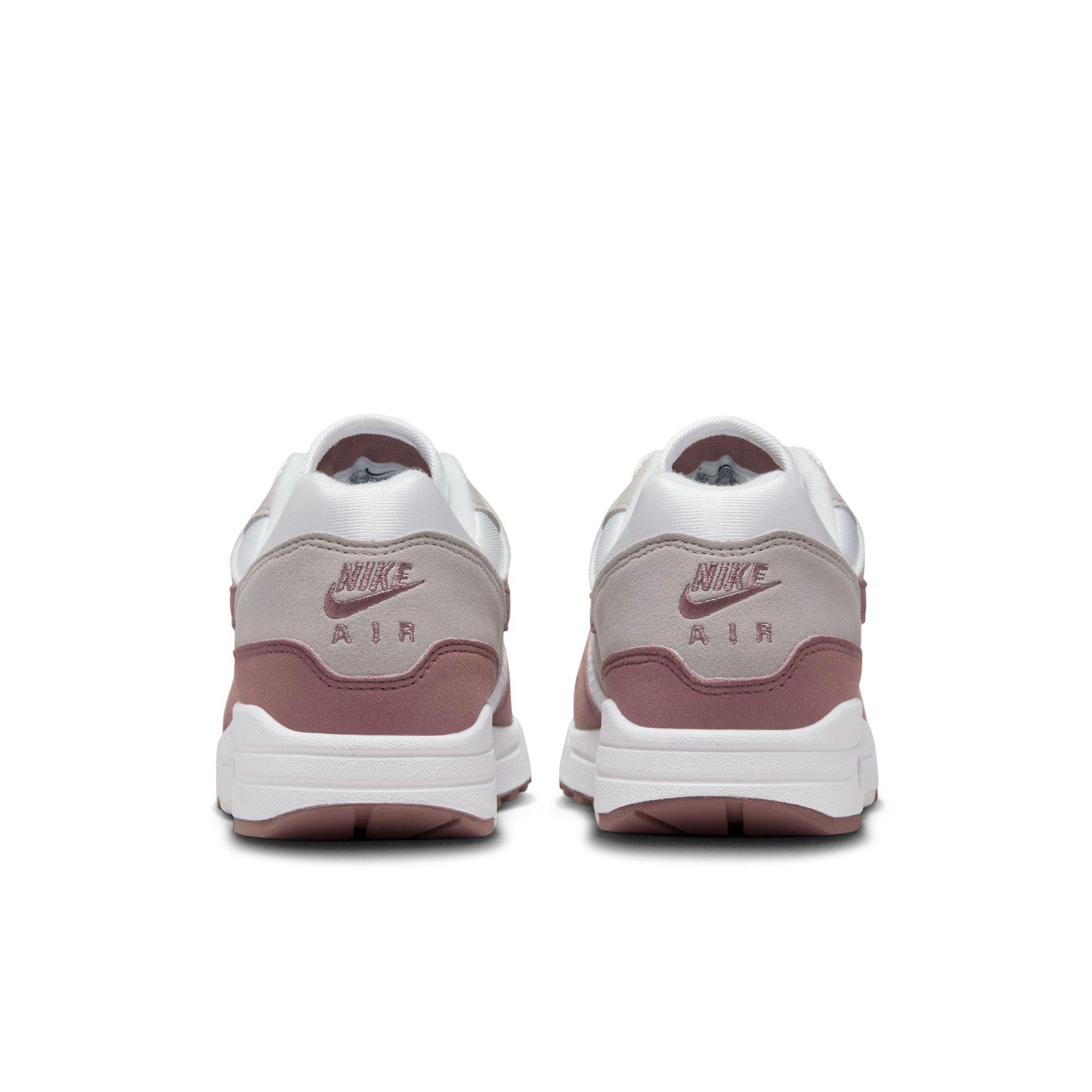 NIKE ナイキHF6405-227 Earth/Smokey Mauve Amazon.com | Nike Women's Training Shoes, Smokey Mauve Black
