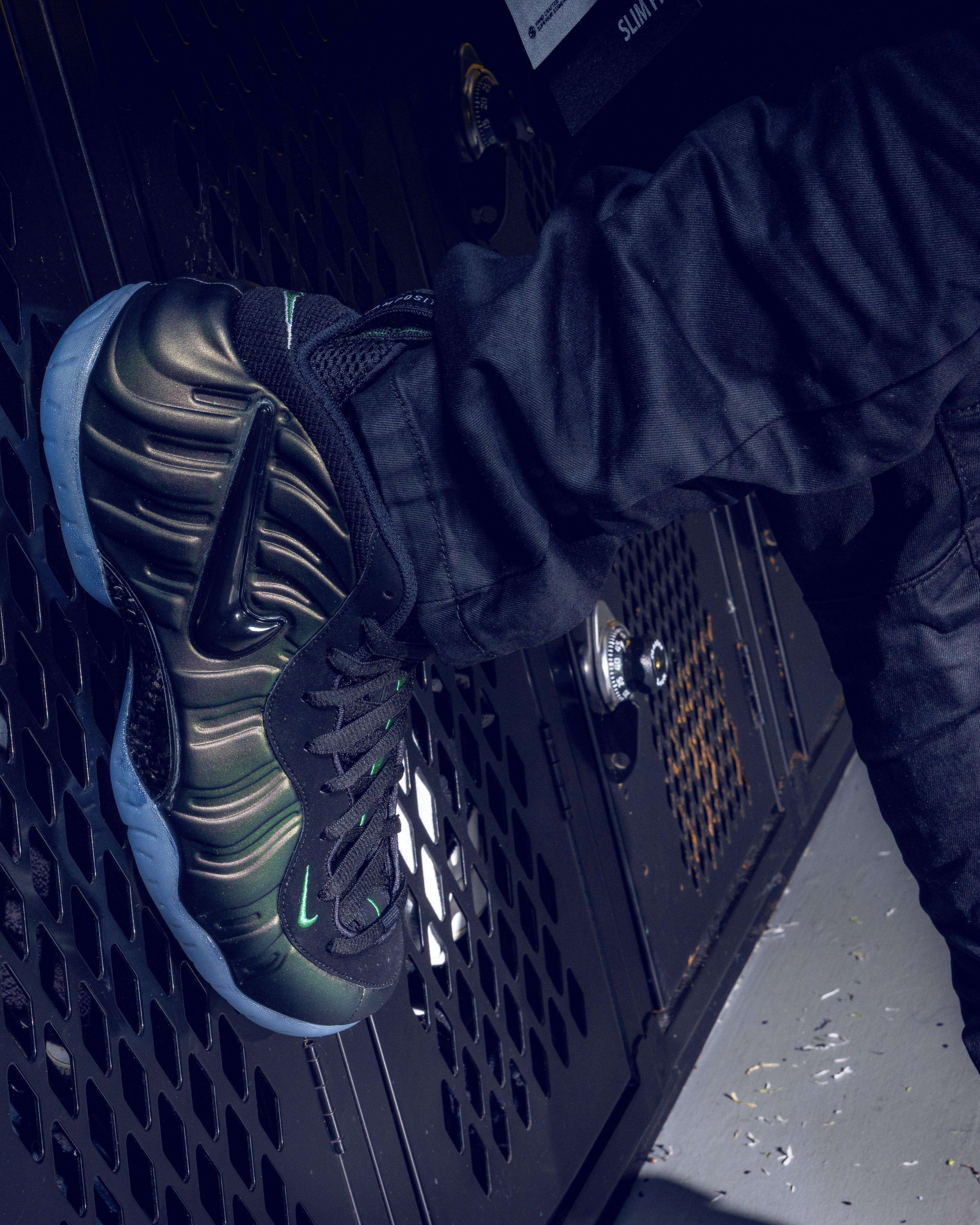 Nike Air Foamposite Pro "Pine Green" Men's Shoe side of shoe