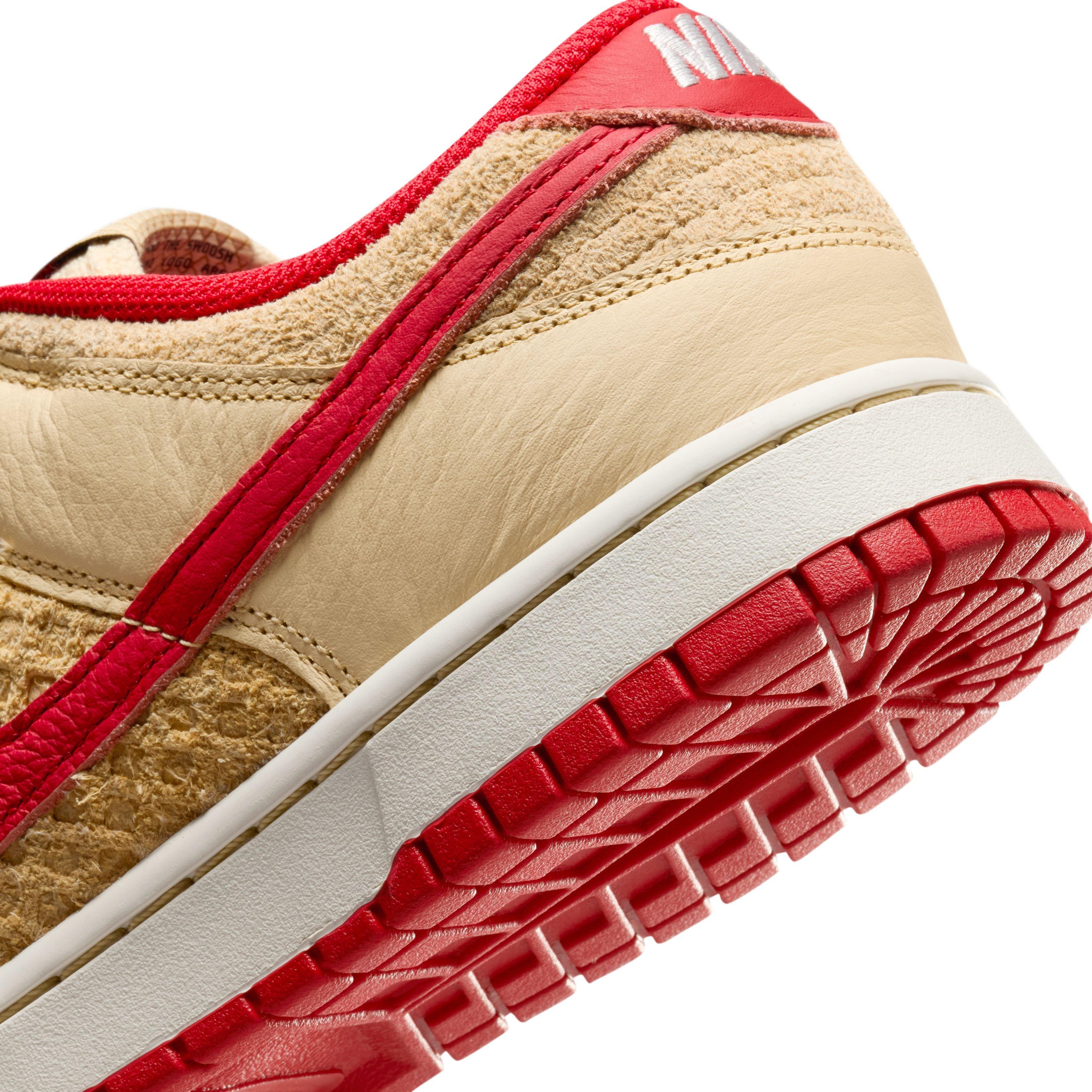 Nike Dunk Low "Strawberry Waffle" Heel Details