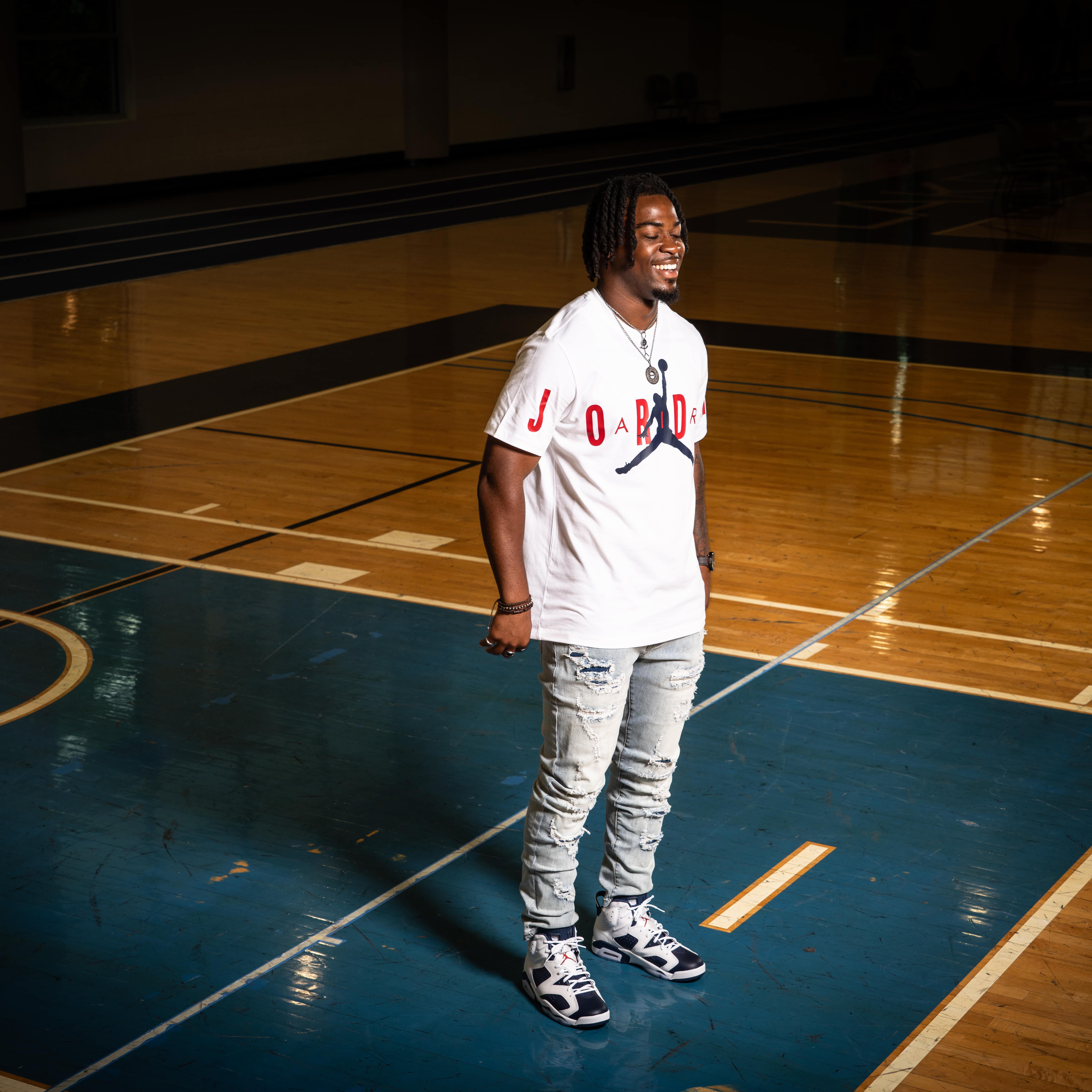 Air Jordan 6 OG "White and Midnight Navy" Outfit