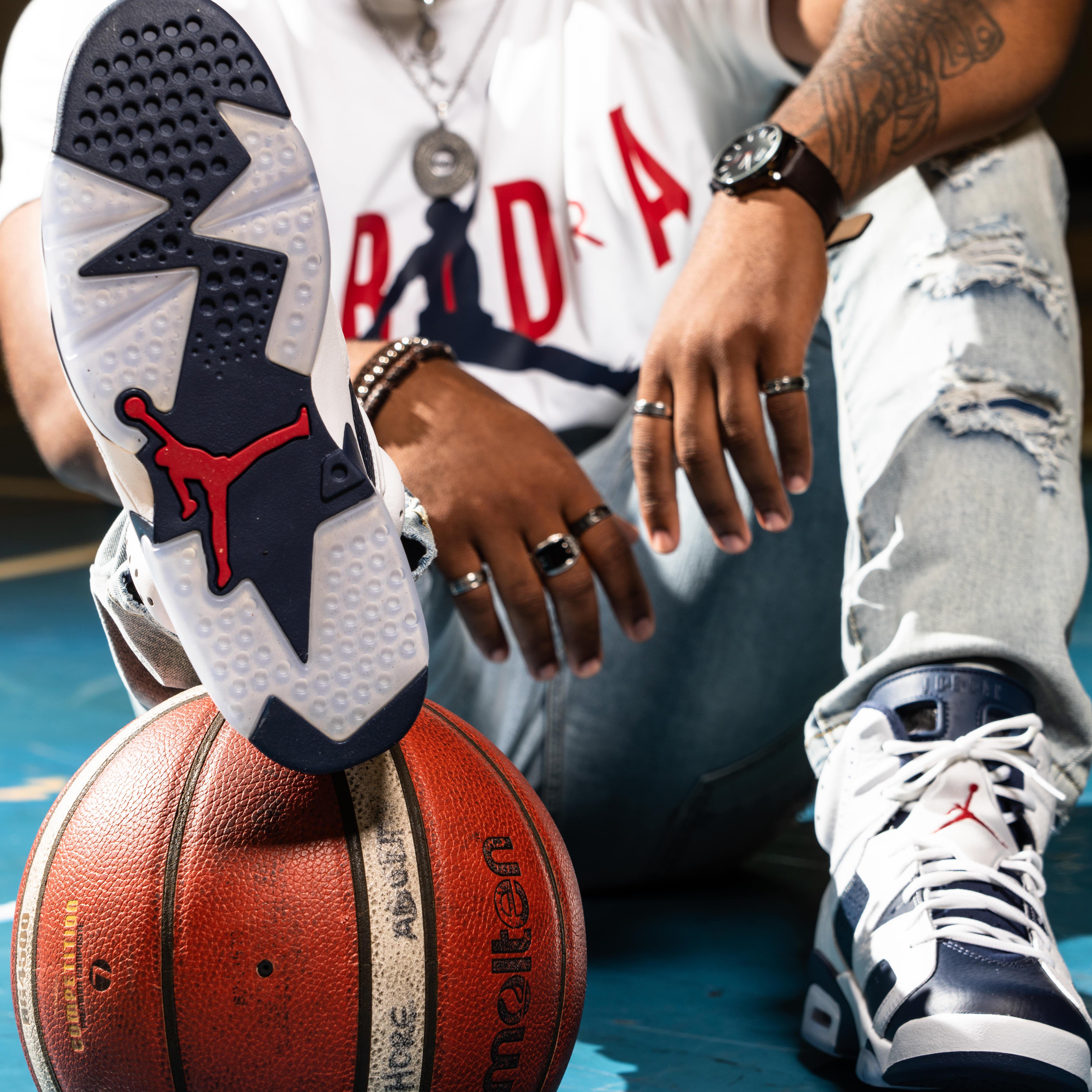 Air Jordan 6 OG "White and Midnight Navy" Front and Bottom of Both Shoes