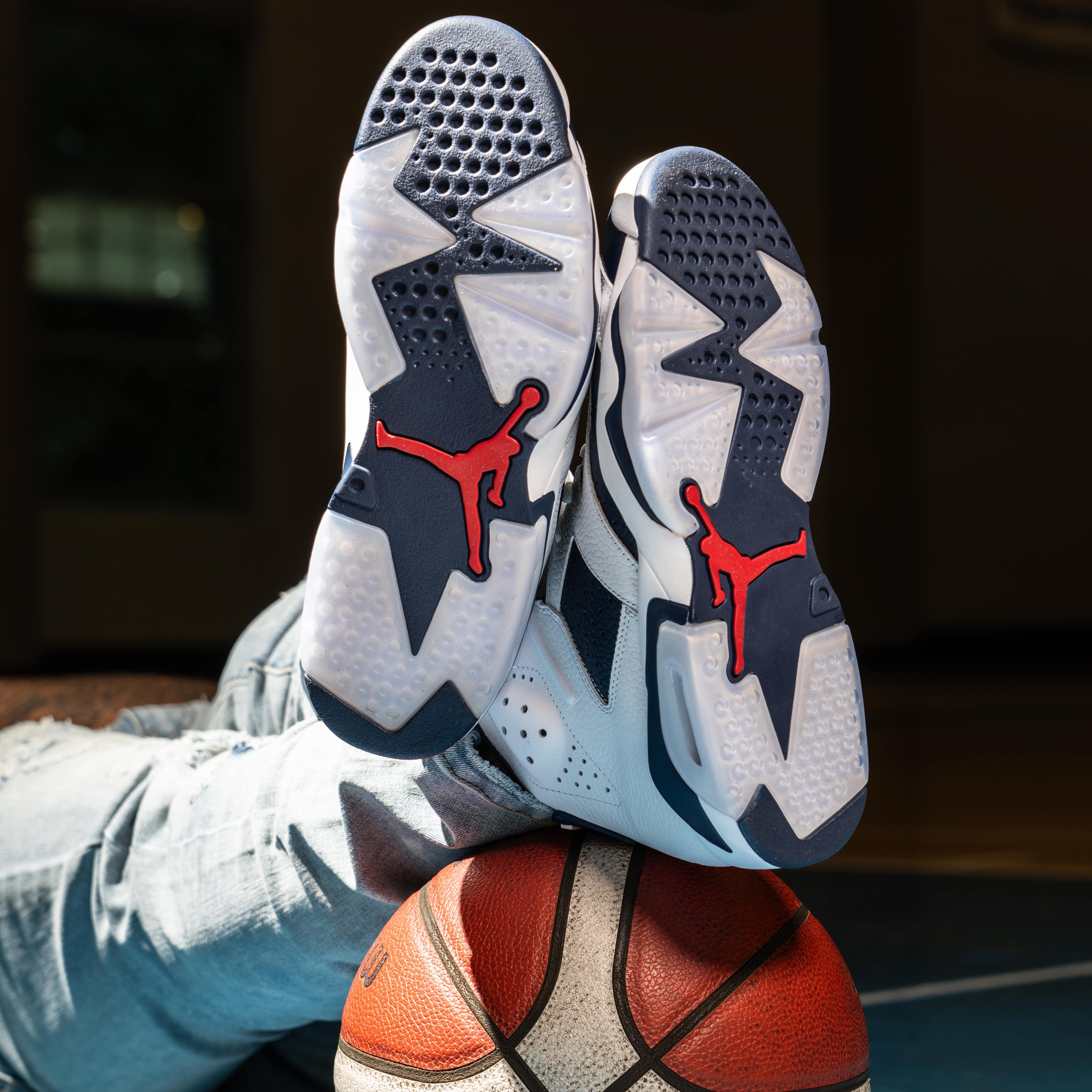 Air Jordan 6 OG "White and Midnight Navy" Shoe Bottom