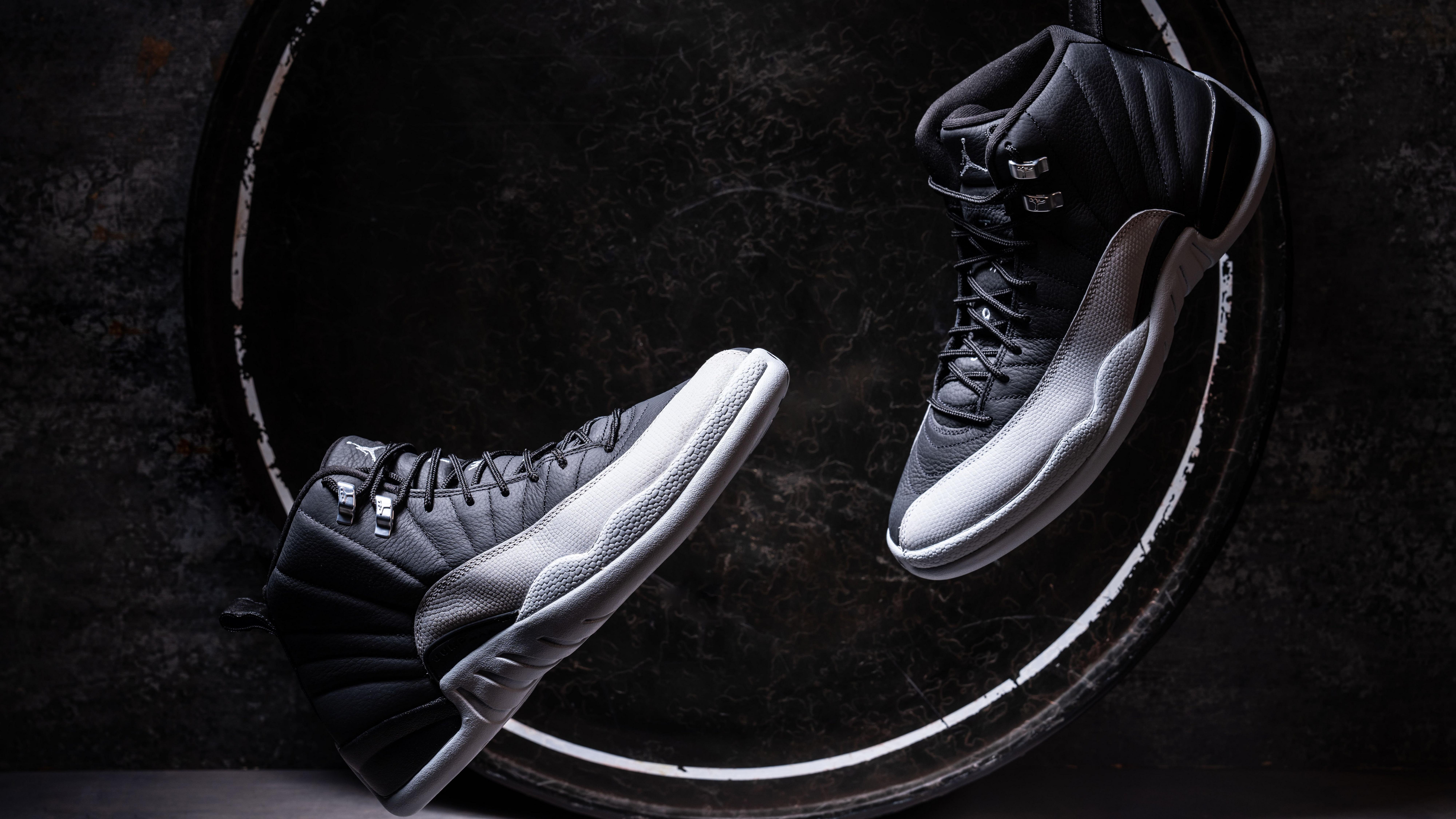 Nike air jordan 12 retro black white hotsell