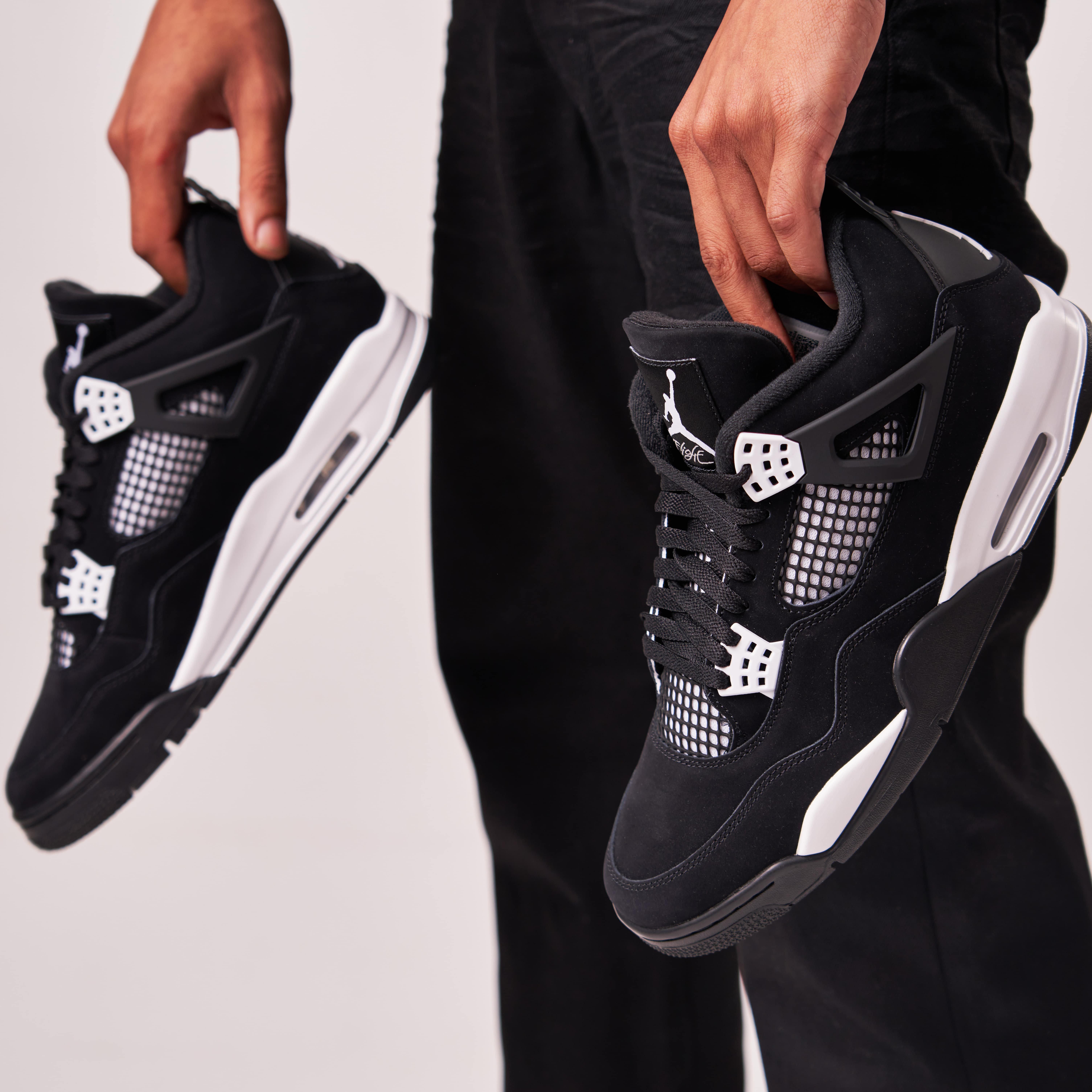 Air Jordan 4 Retro “White Thunder Air Jordan 4 Retro “White Thunder
