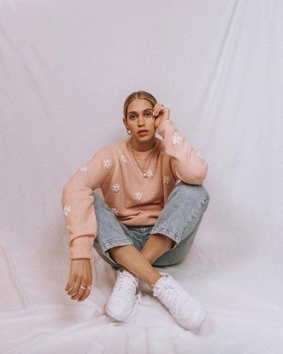 How to Clean White Fabric Shoes 