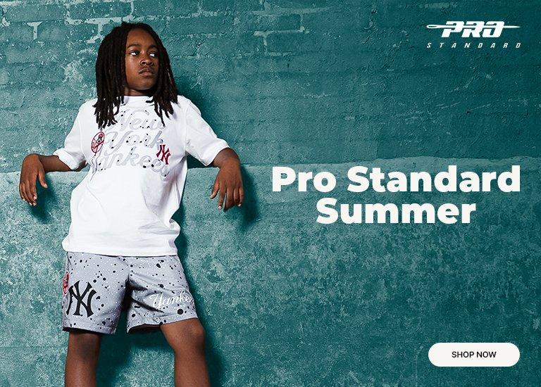 Pro Standard Summer - Boy modeling Pro Standard Youth New York Yankees Cement Tee-White/Grey and Pro Standard Youth New York Yankees Cement Shorts-White/Grey
