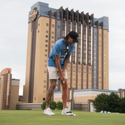 Lindy-Waters-teeing-up-on-golf-course