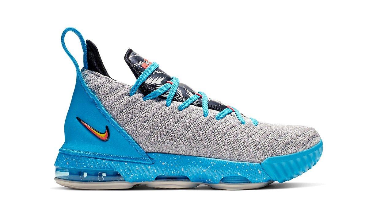 Baby blue nike hot sale basketball shoes