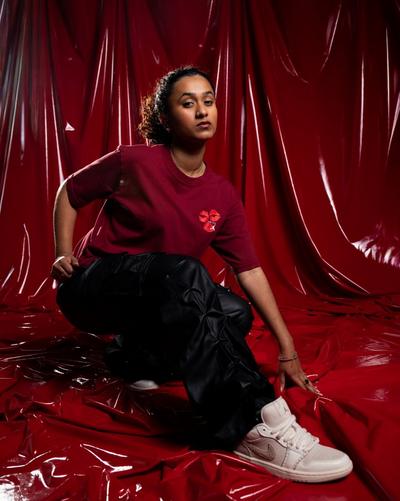 Young woman in Jordan 1 and apparel