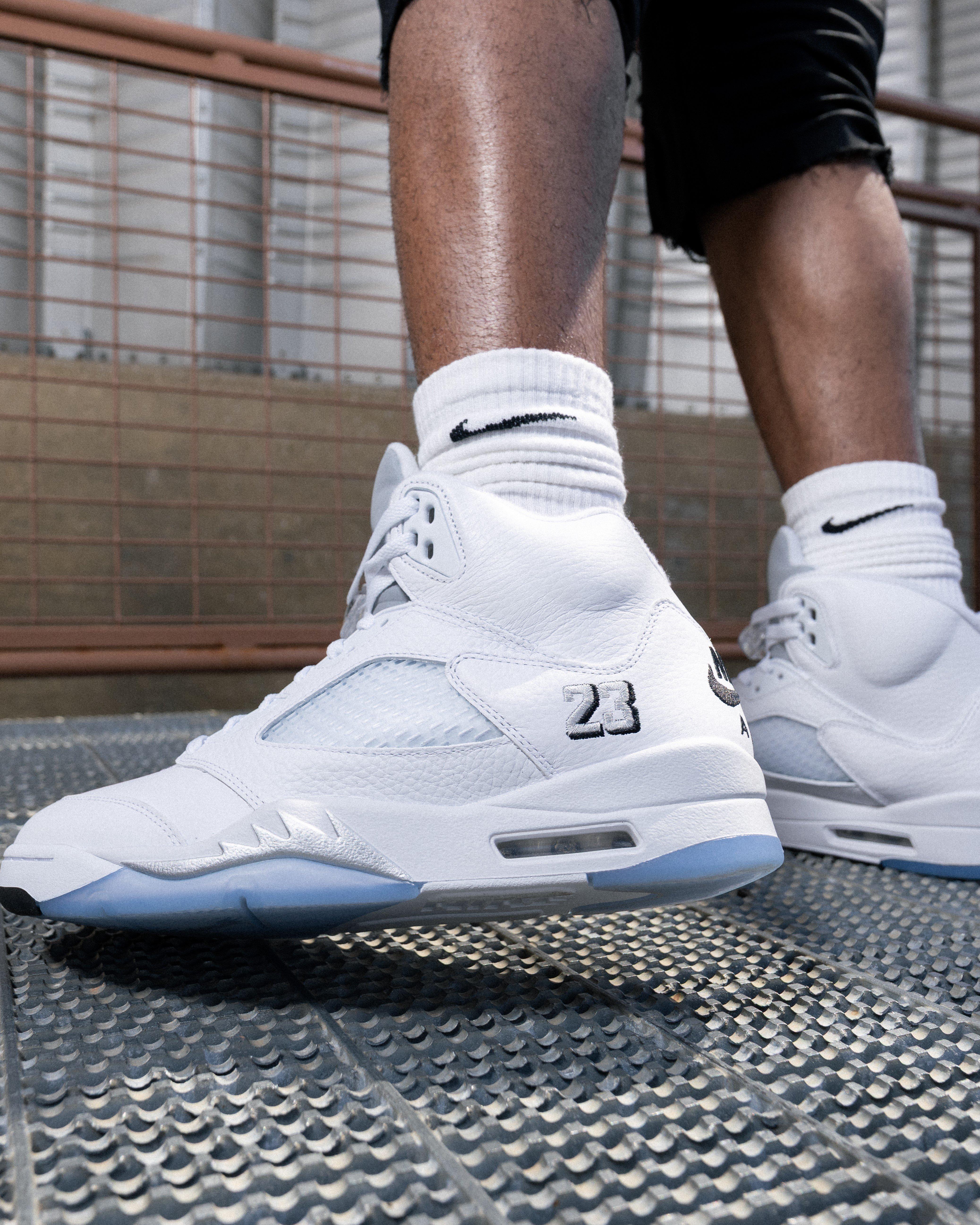 Jordan 5 Retro &ldquo;White Metallic&rdquo; heel detail