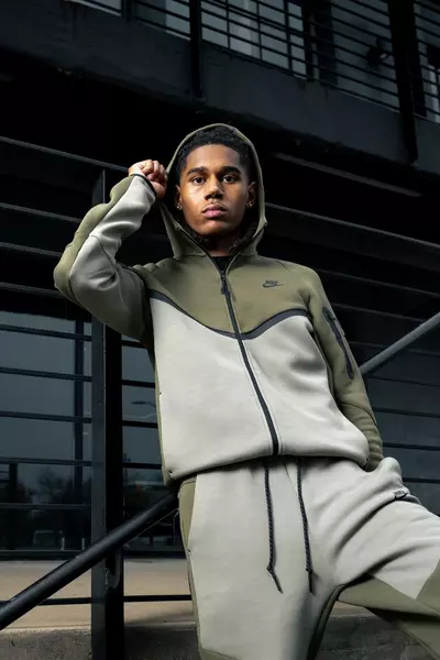 Nike Tech Nike Woven Season Nike Tech Woven Windrunner Full-Zip