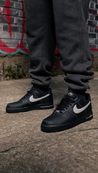 Nike Men's Sportswear Club Washed Fleece Pants Dark Grey and Nike Air Force 1 '07 LV8 Black Wolf Grey