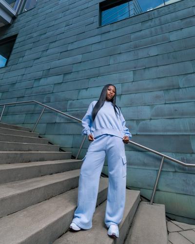 Young woman in Nike Vomero Plus and Celestine Blue Phoenix Fleece Set