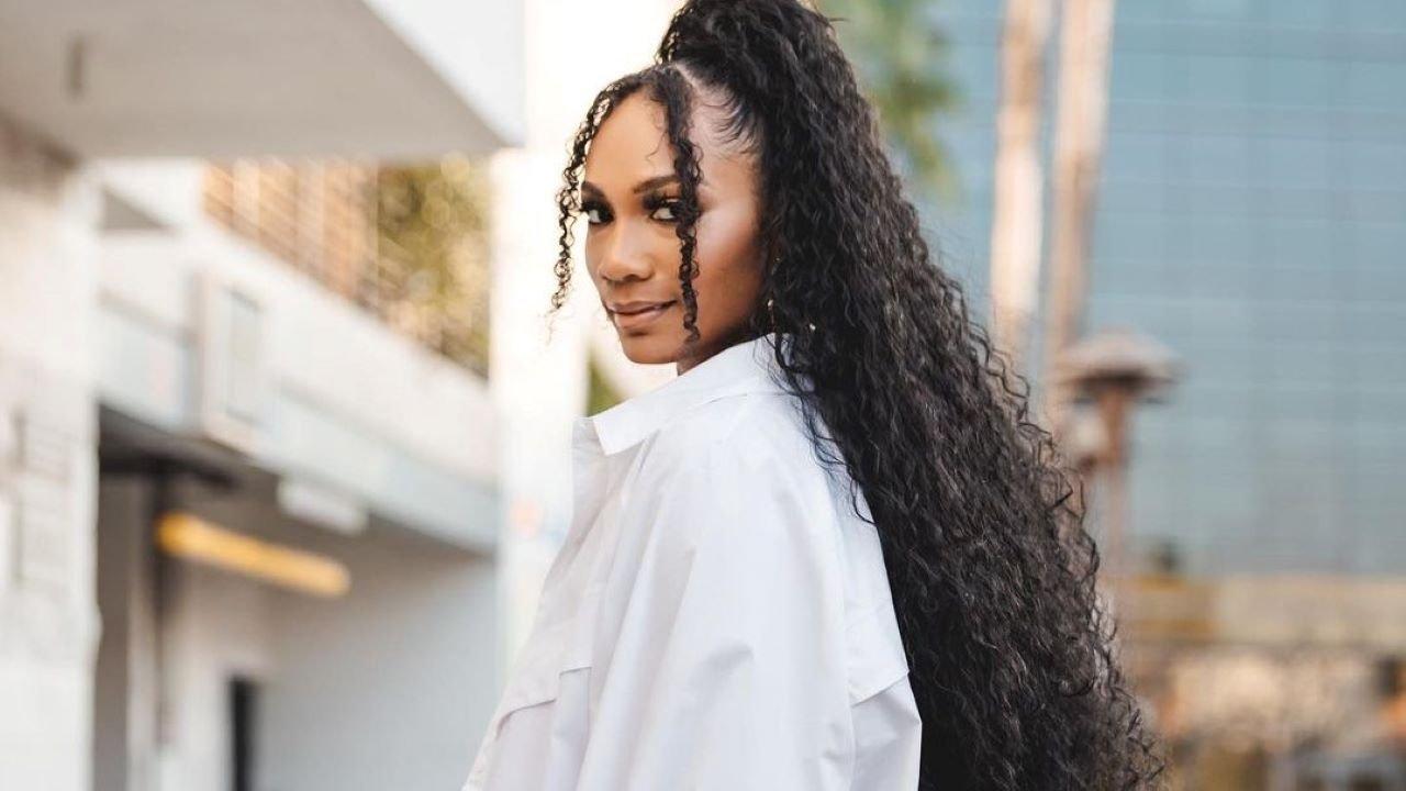 Support Her Sole Host Arielle Chambers