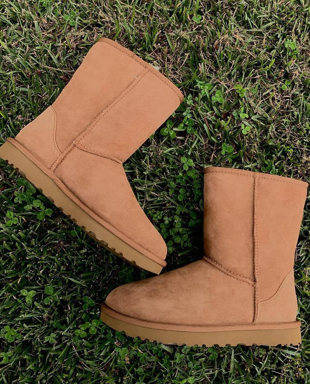 Chestnut-colored UGG Mid-Boots