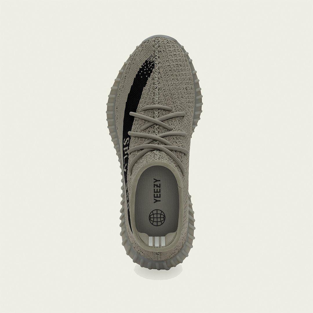 Hibbett sports hot sale yeezy release