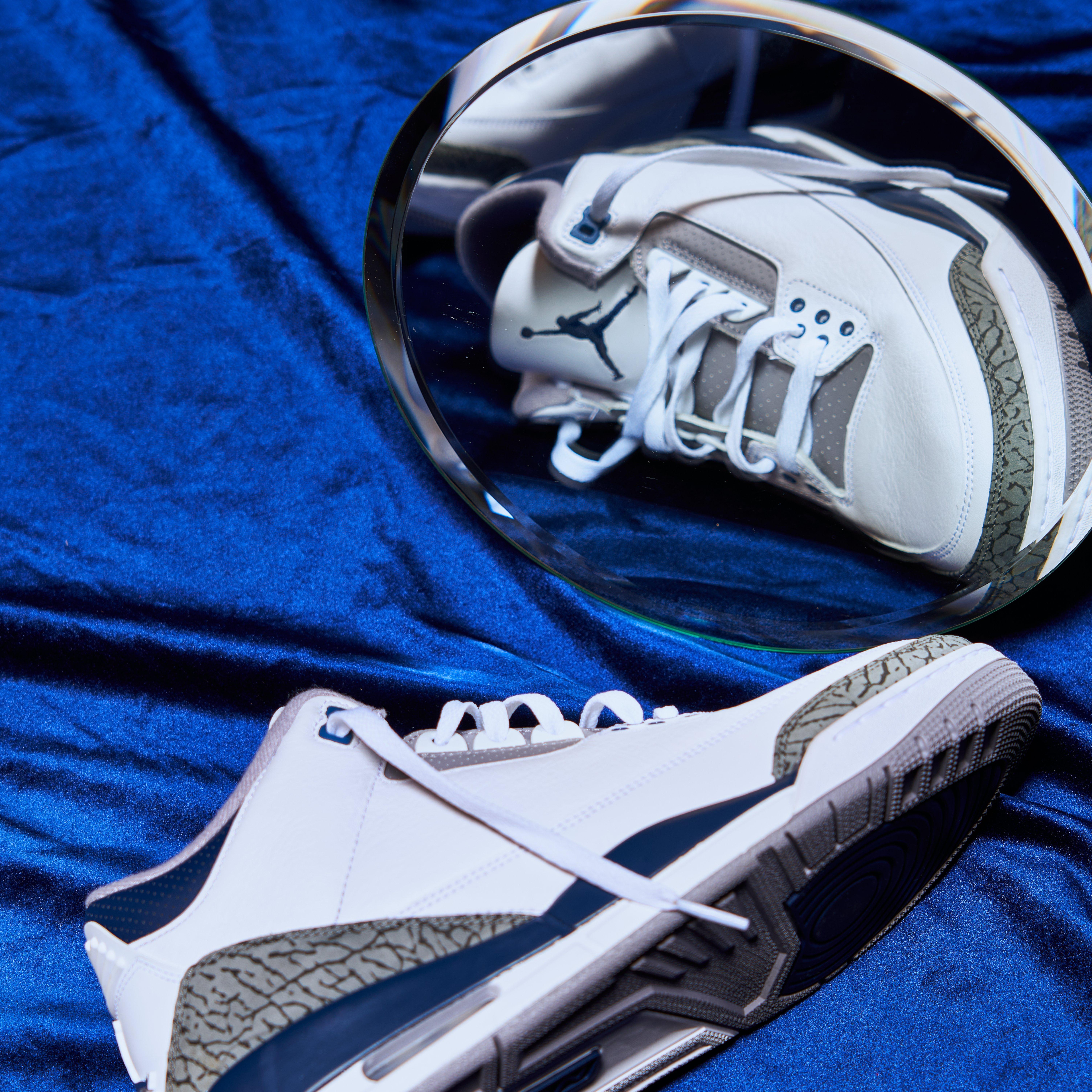 Air Jordan Retro 3 "Midnight Navy" Side and Upper