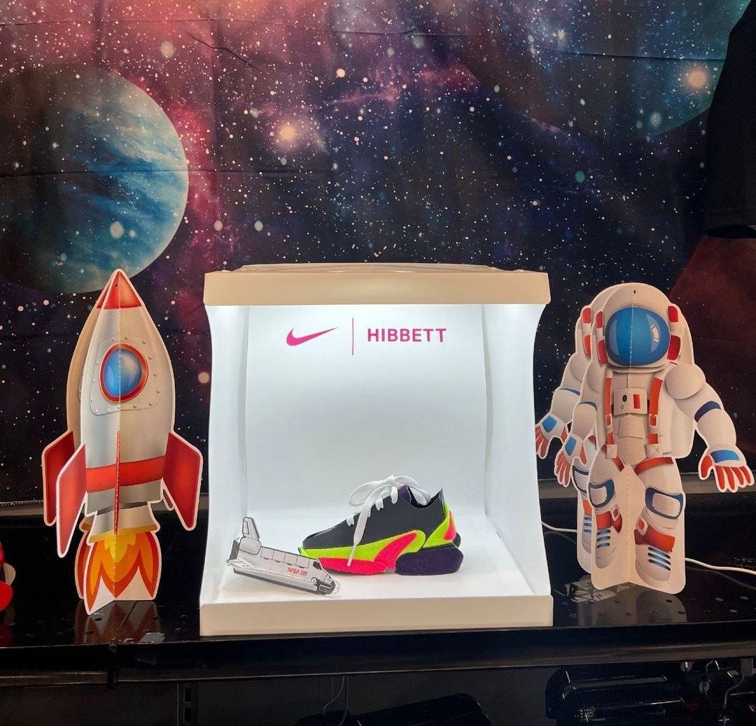 air-max-dn-mini-model-in-light-box