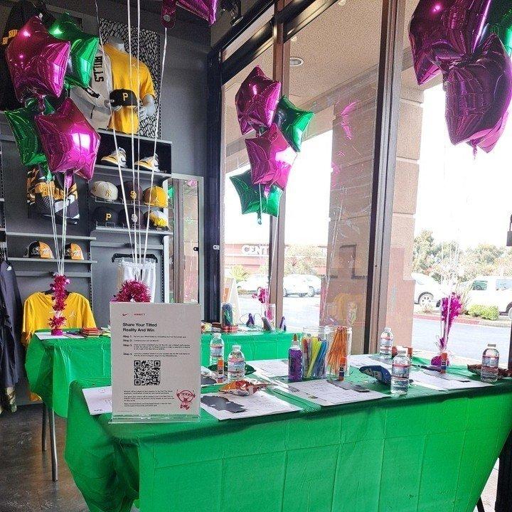 air-max-dn-tilted-reality-experience-welcome-table