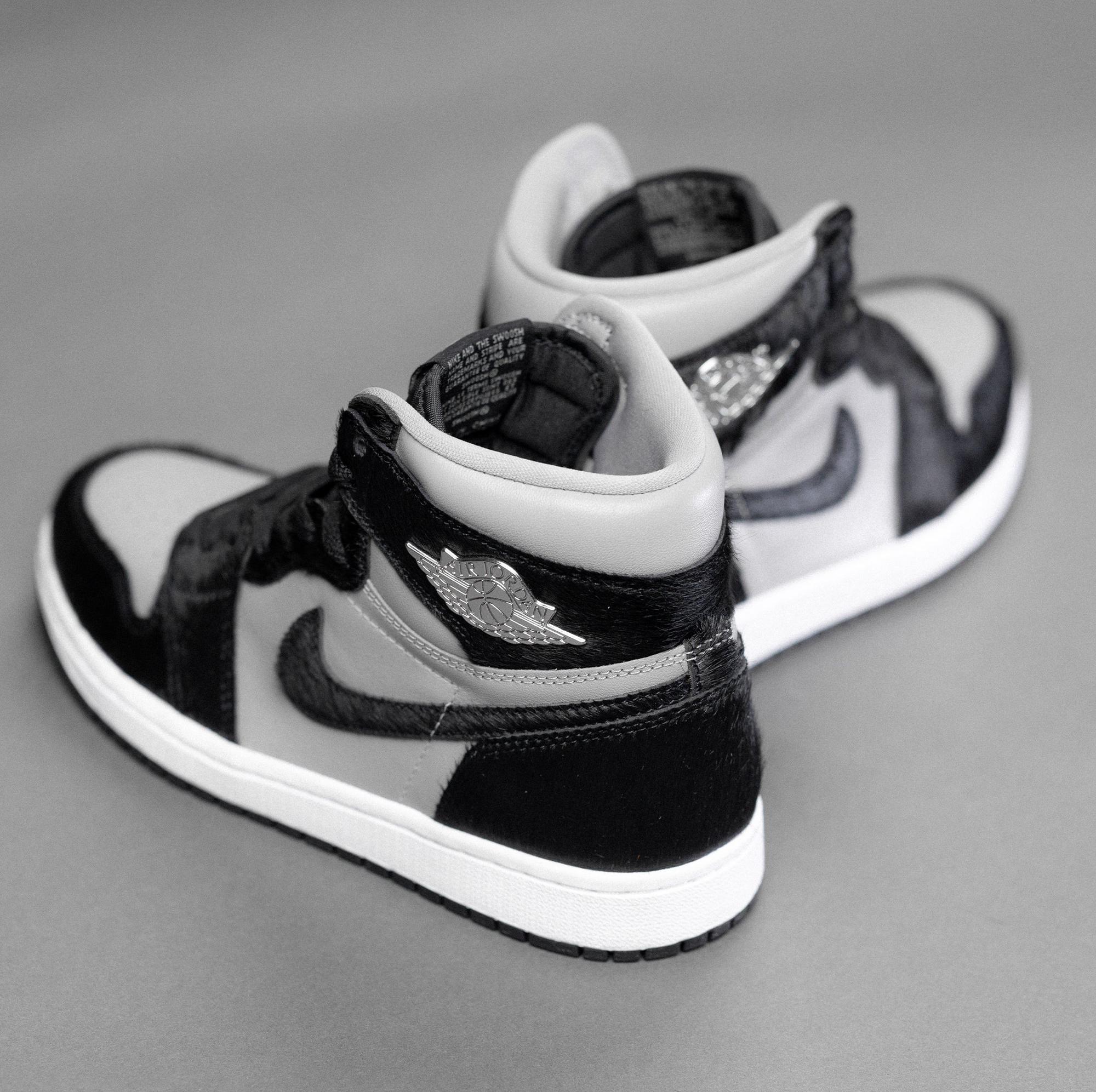 Jordan 1 Retro High OG Black/Smoke Grey/White Grade School Kids' Shoe -  Hibbett