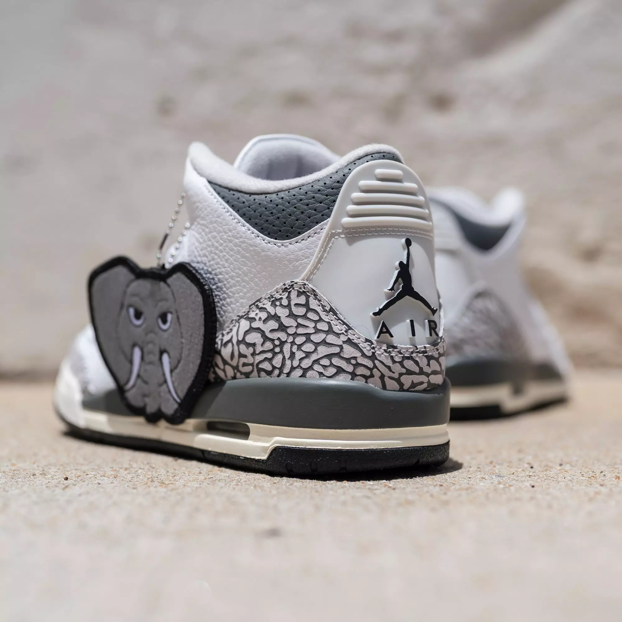 靴/バッグ NIKE Air Jordan 3 "Hide N Sneak" Air Jordan 3 Hide 'N Sneak DX6665-100 Release Date | SneakerFiles