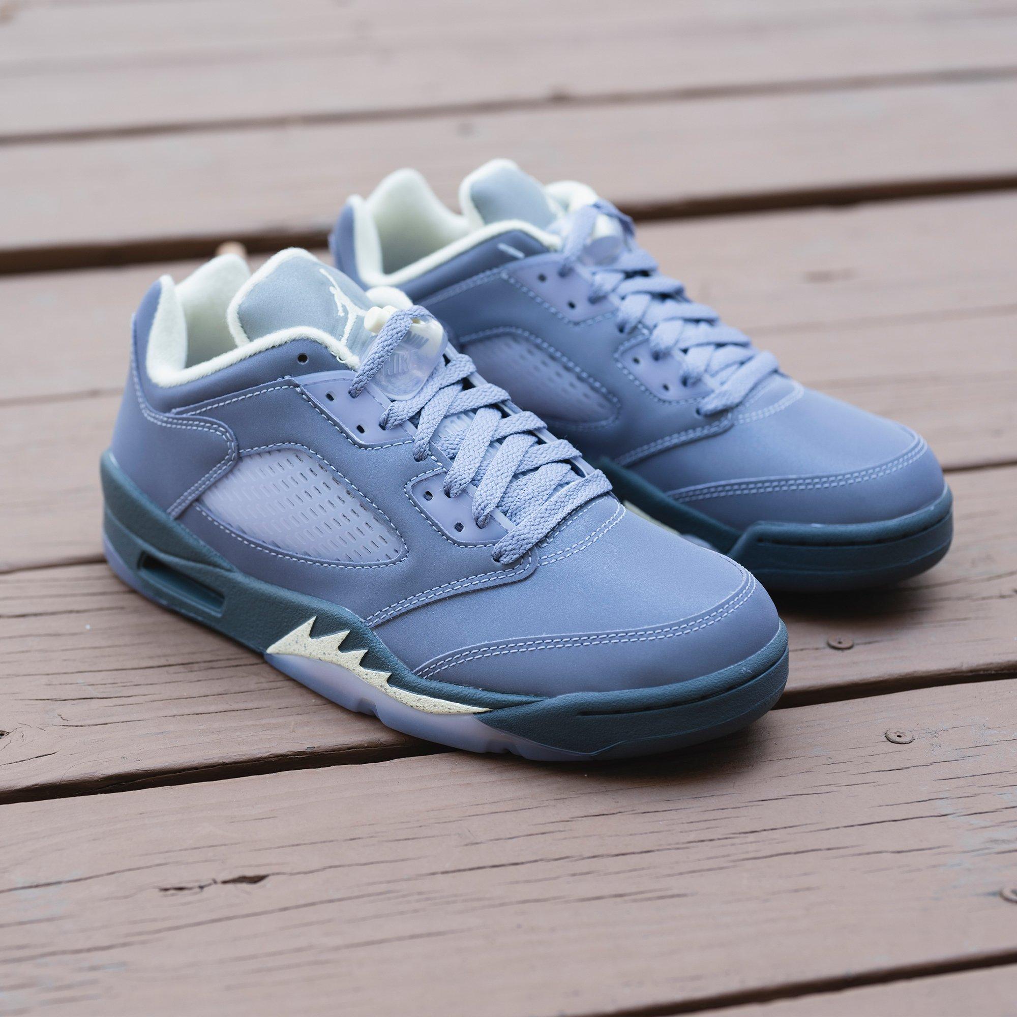 靴 NikeAir Jordan 5 Retro Low \"Indigo Haze\" Buy Wmns Air Jordan 5 Retro Low 'Indigo Haze' - FJ4563 500