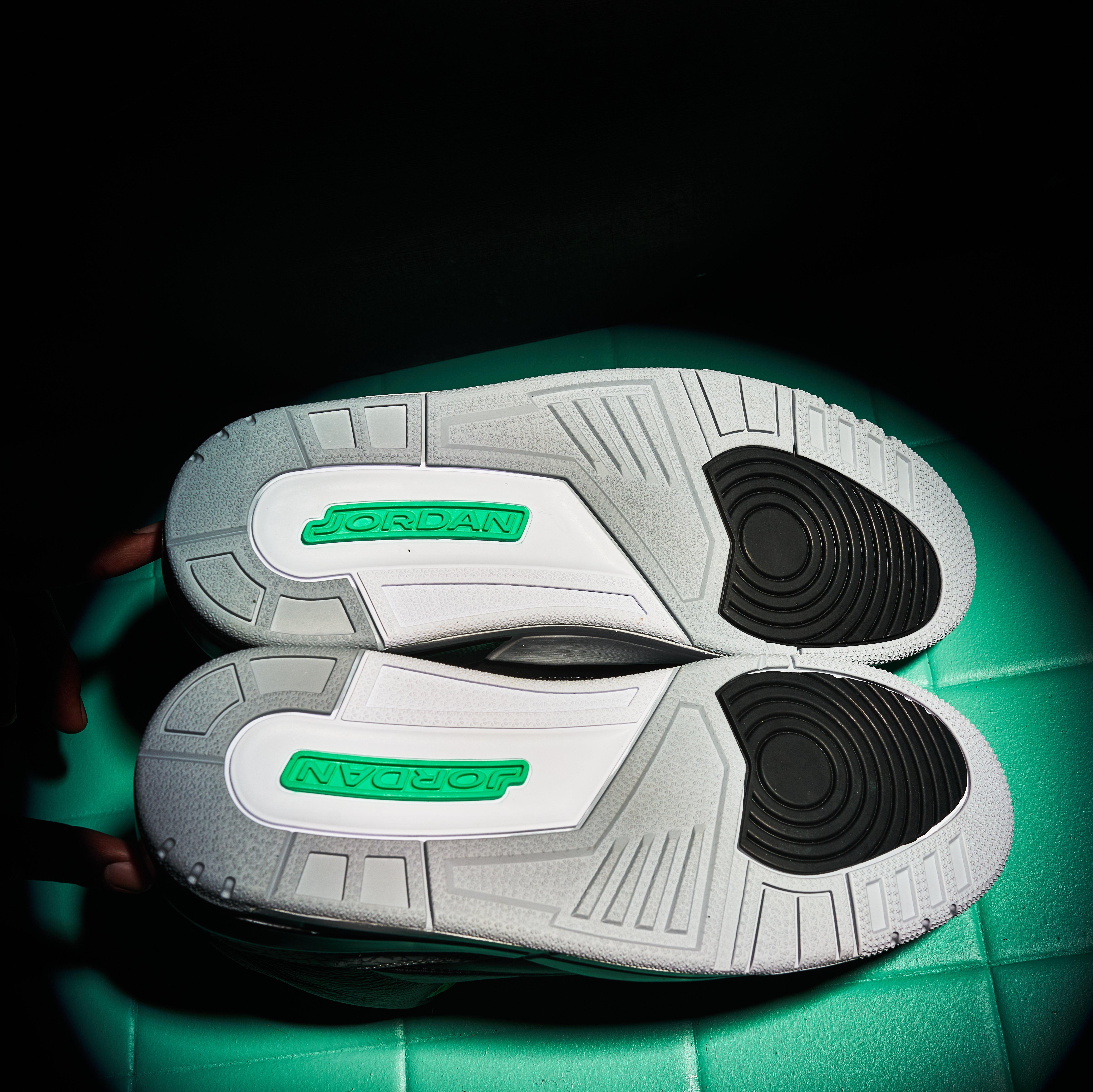 Air Jordan 3 Retro "Green Glow" Outsoles