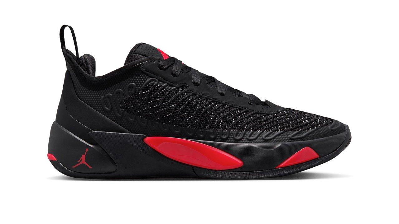 Black red 2024 basketball shoes