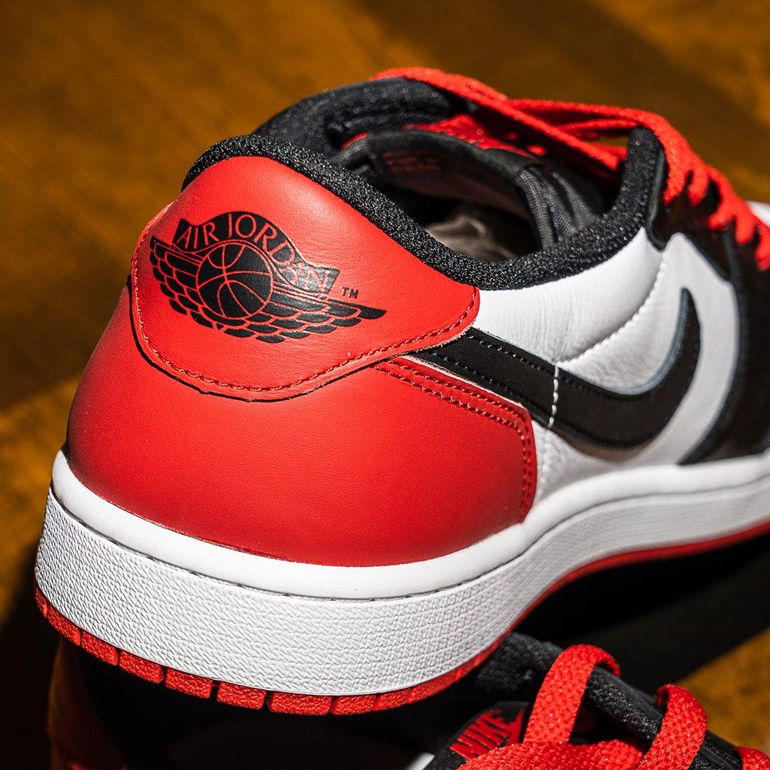  Air Jordan 1 Low Black Toe