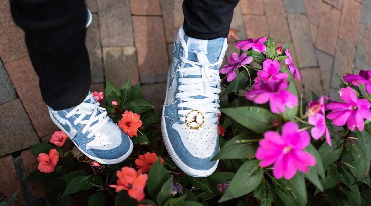 Jordan 1 Retro High OG​ "Denim" side by side