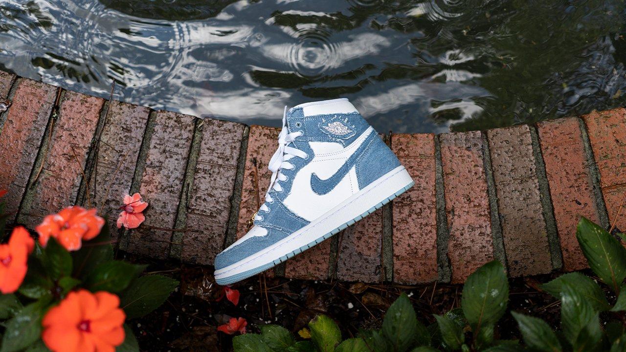 air jordan 1 retro high og white boarder blue metallic