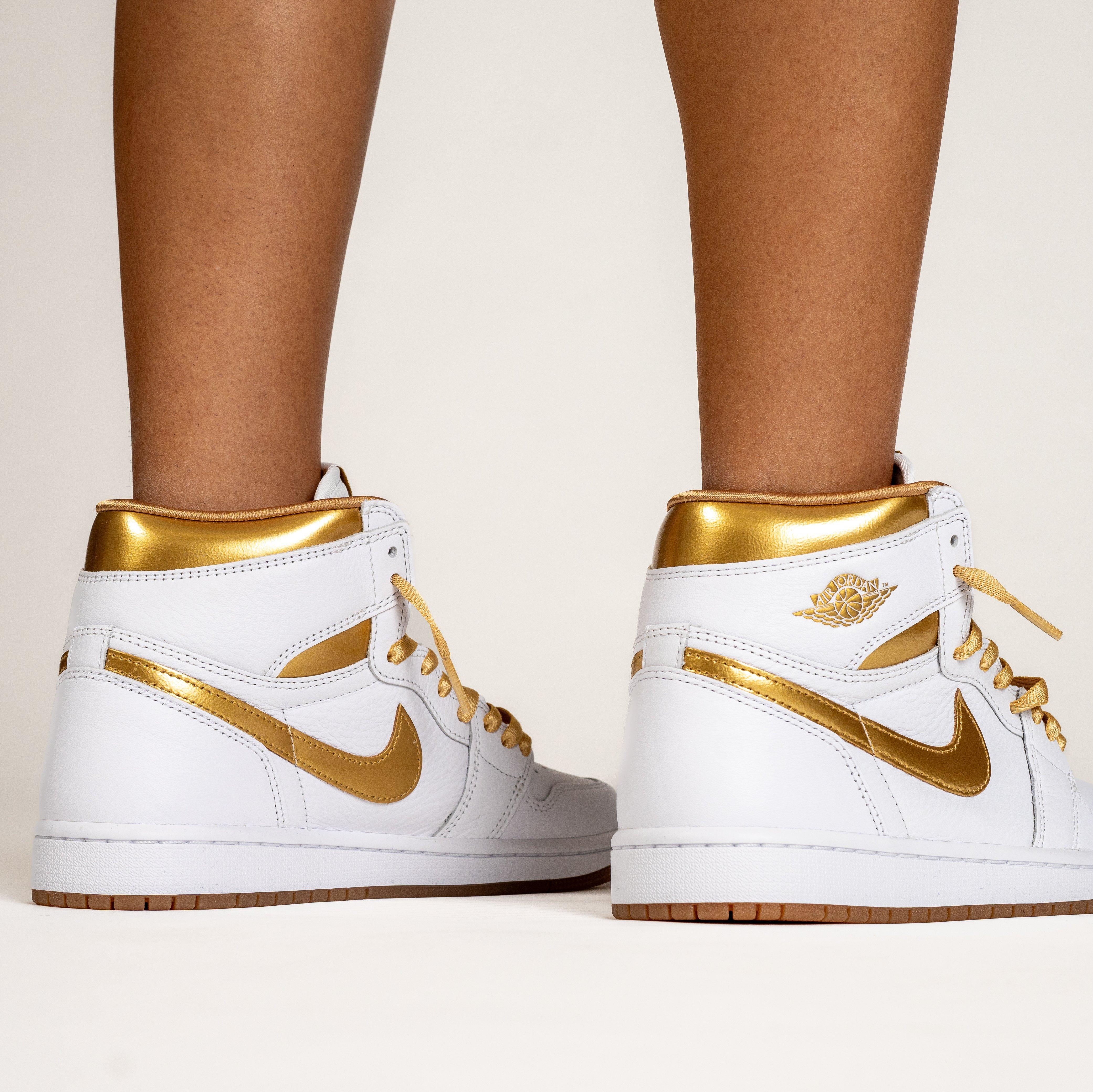 Air Jordan 1 Retro High OG "Metallic Gold" Heel Details