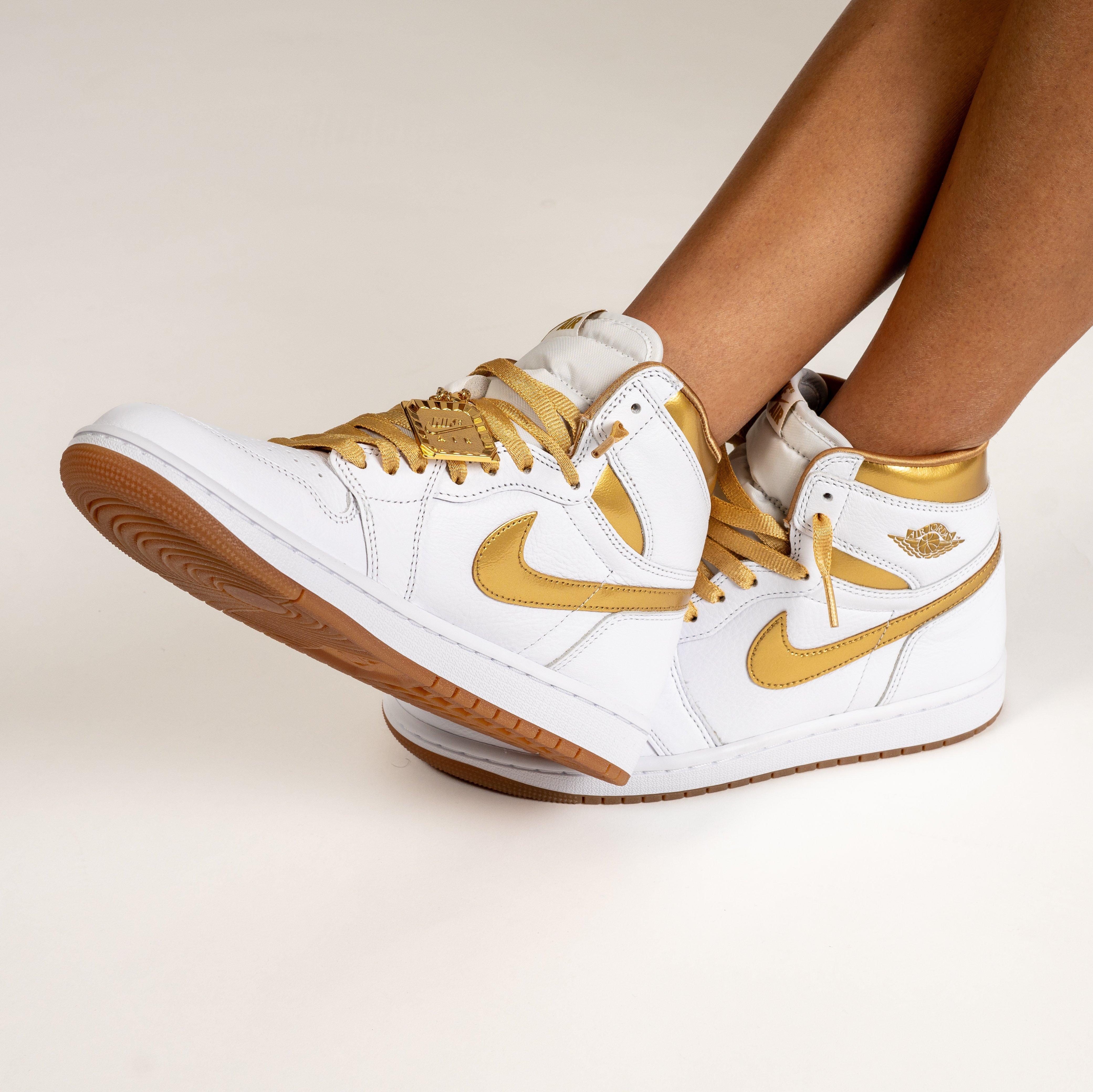 Air Jordan 1 Retro High OG "Metallic Gold" Right Shoe Inner Side Profile