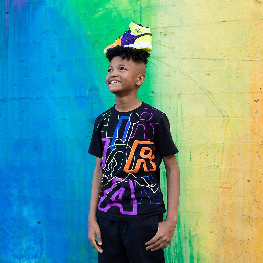 Jordan 1 Mid SE "Splatter" Kids' Shoe