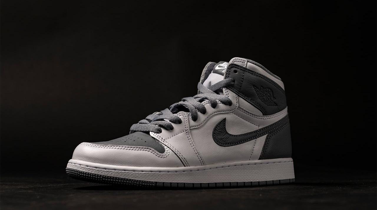 Jordan 1 Retro High OG Black/Smoke Grey/White Grade School Kids' Shoe -  Hibbett