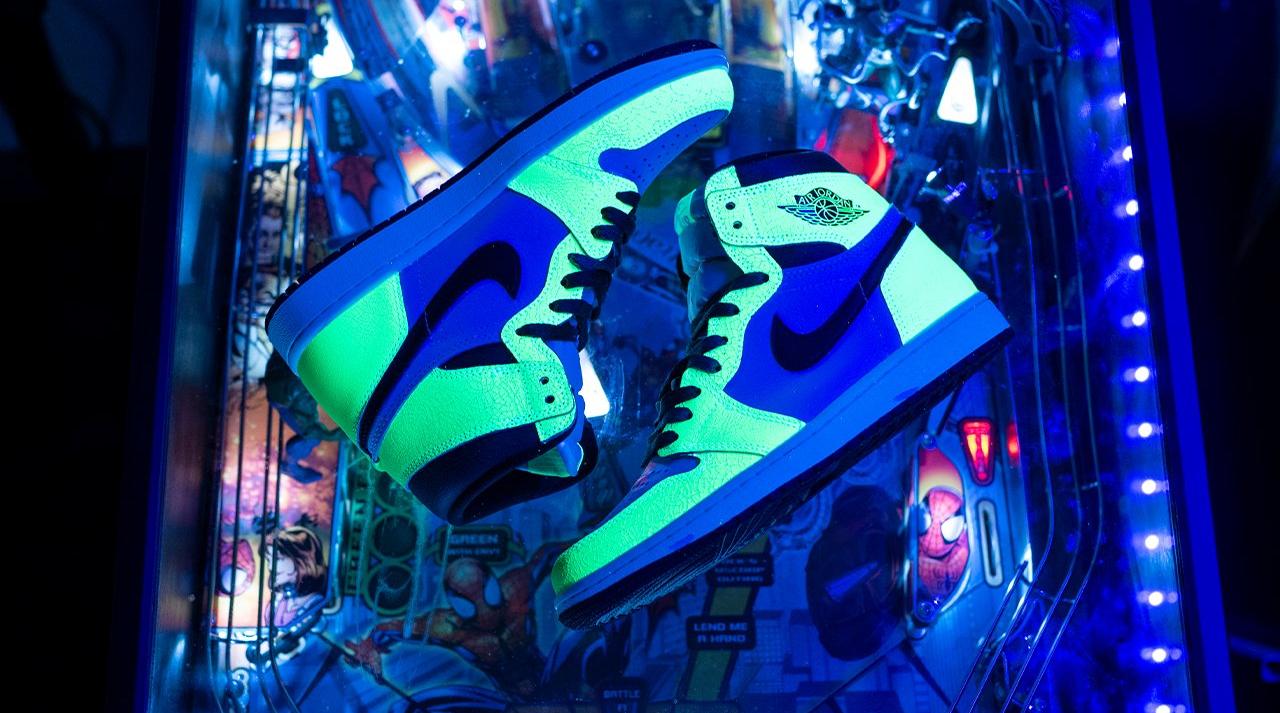 Jordan 1 Retro High OG "Visionaire" Volt/Black/Sail top view
