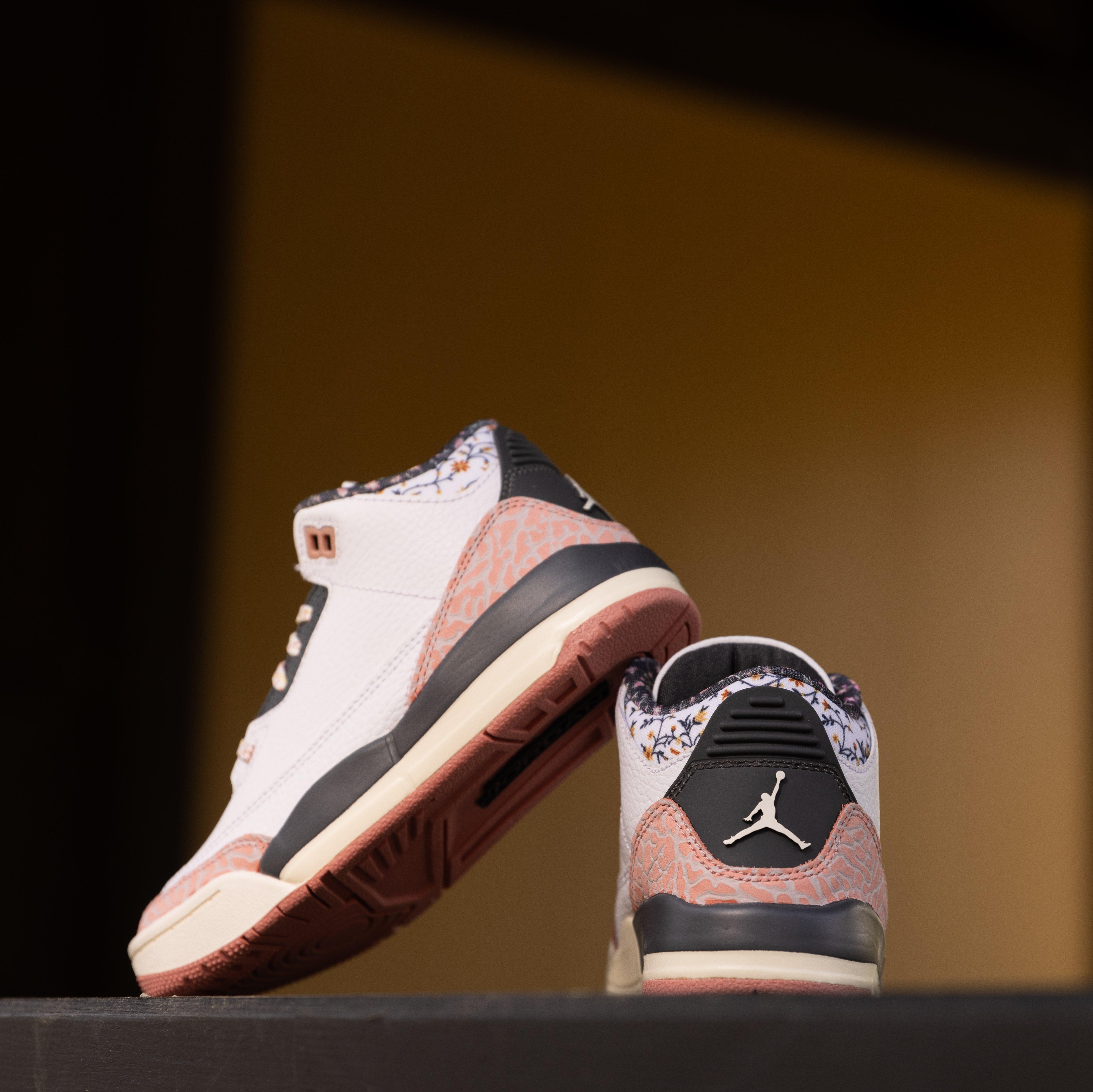 Kids’ Air Jordan 3 Retro “Vintage Floral” Heel Details