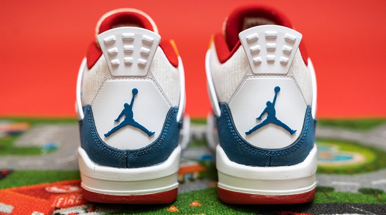 Jordan 4 Retro "Messy Room" French Blue/White/Gym Red Kids' Shoe Dropping 1/7 heel side by side