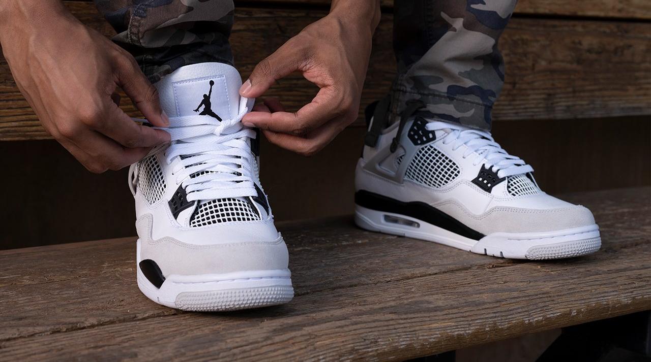 Sneakers Release – Air Jordan 4 Retro “Black Cat” Black/ Black-Light Graphite Colorway