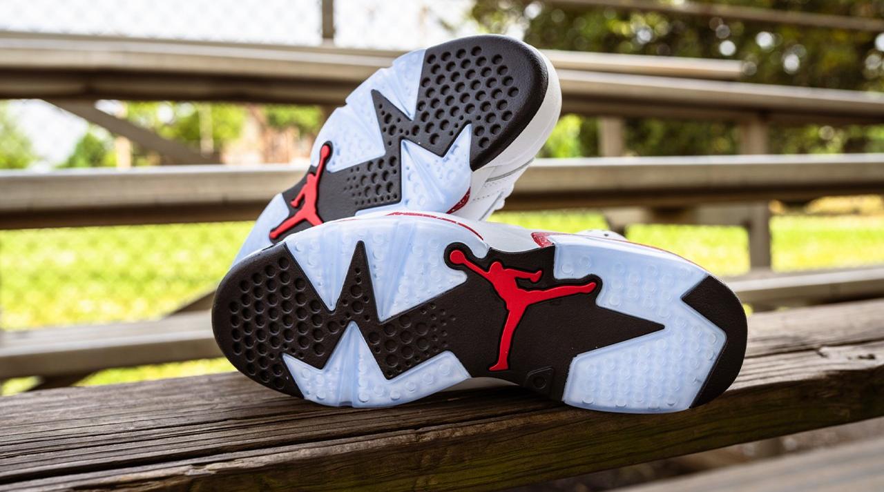 Red and black 2024 jordans retro 6