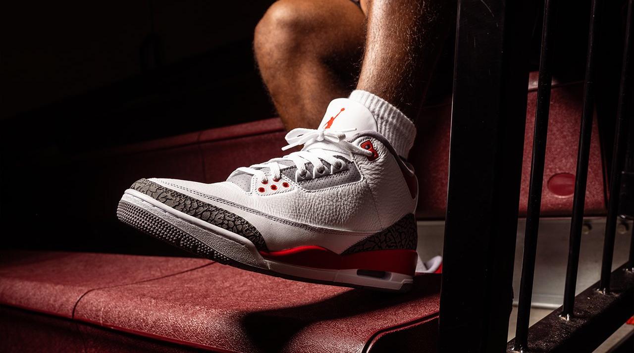 Jordan 3 Retro "White/Fire Red/Black" side