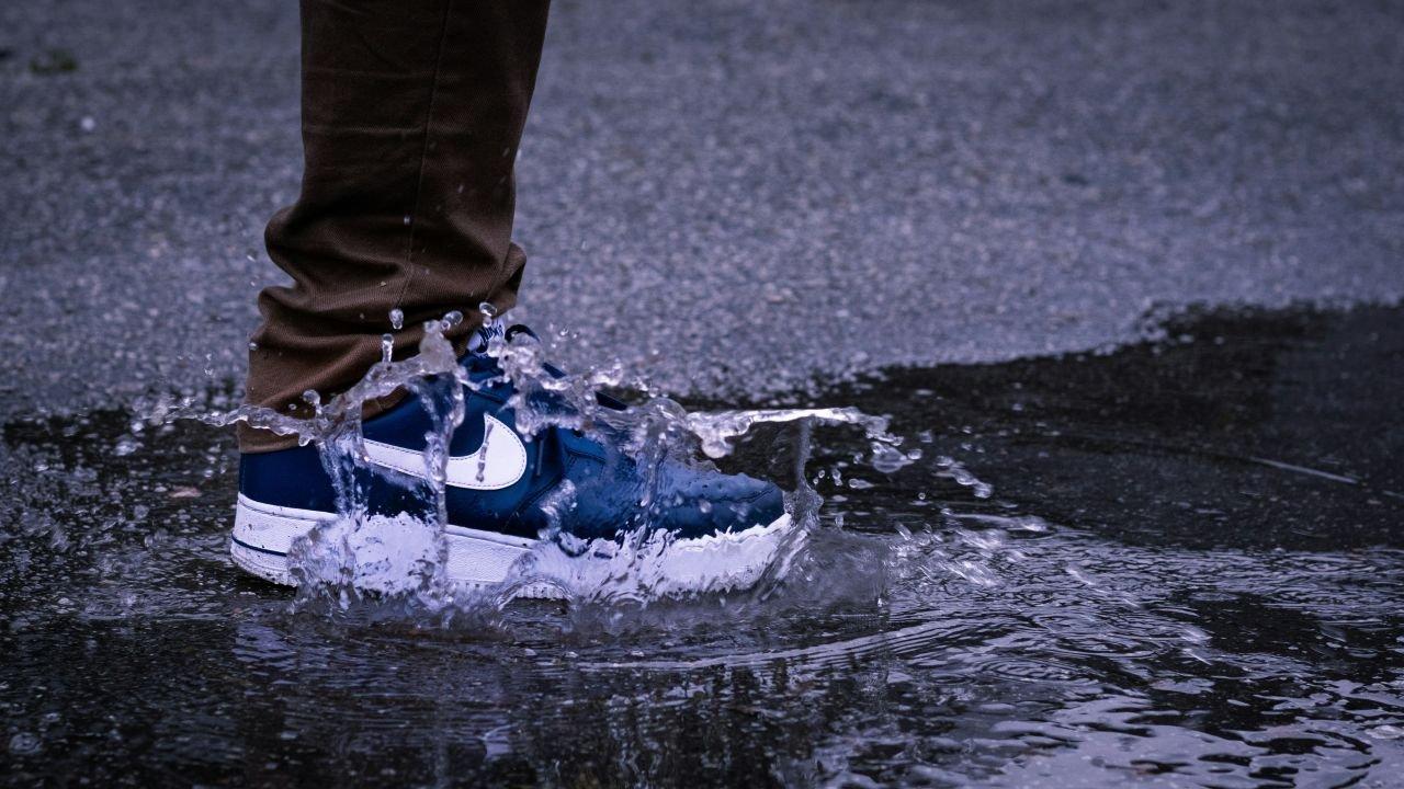 Best Shoes for Rainy Weather: What to Wear When It&rsquo;s Wet Outside