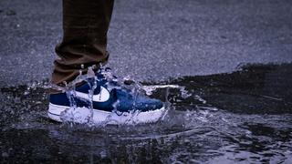 Best Shoes for Rainy Weather: What to Wear When It&rsquo;s Wet Outside