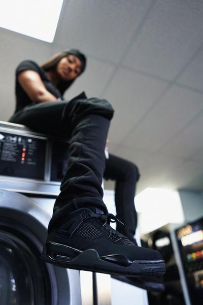 Air Jordan 4 Retro “Black Cat”